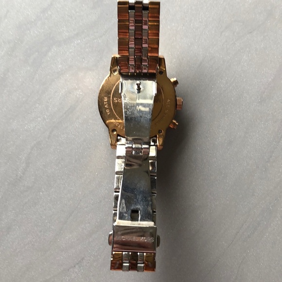 Micheal Kors Watch - Picture 3 of 5